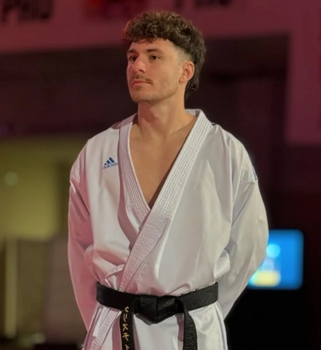 Christian Veiga en una competición de karate